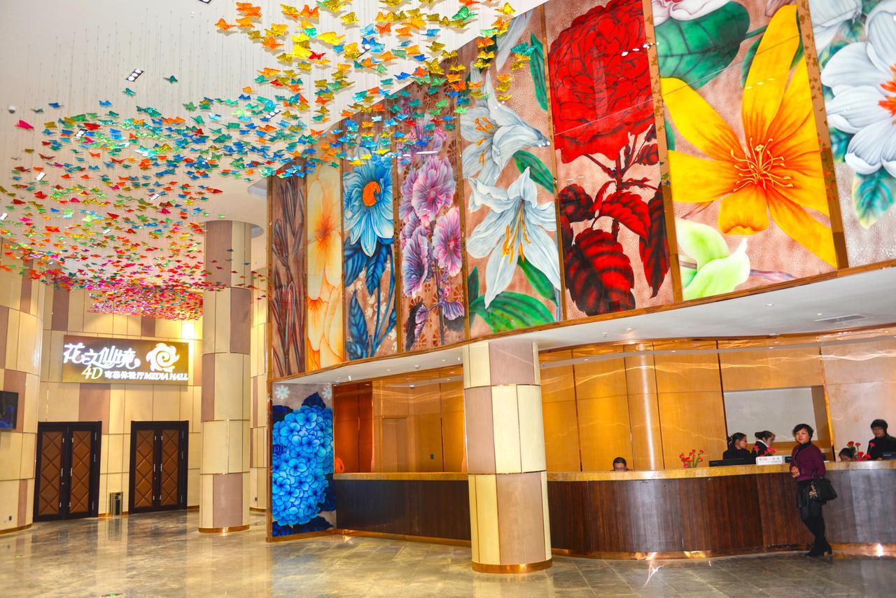 Howard Johnson Flower City Hotel Кунмин Екстериор снимка