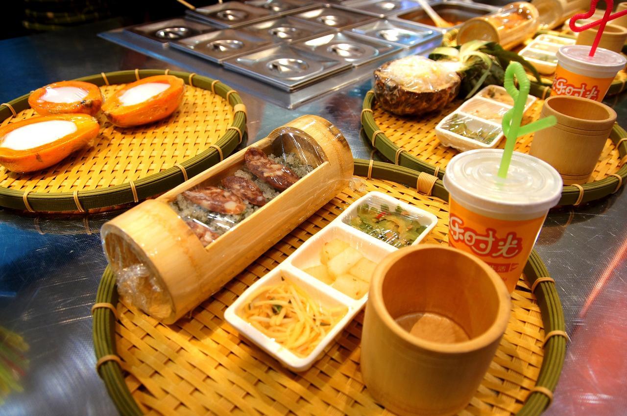 Howard Johnson Flower City Hotel Кунмин Екстериор снимка