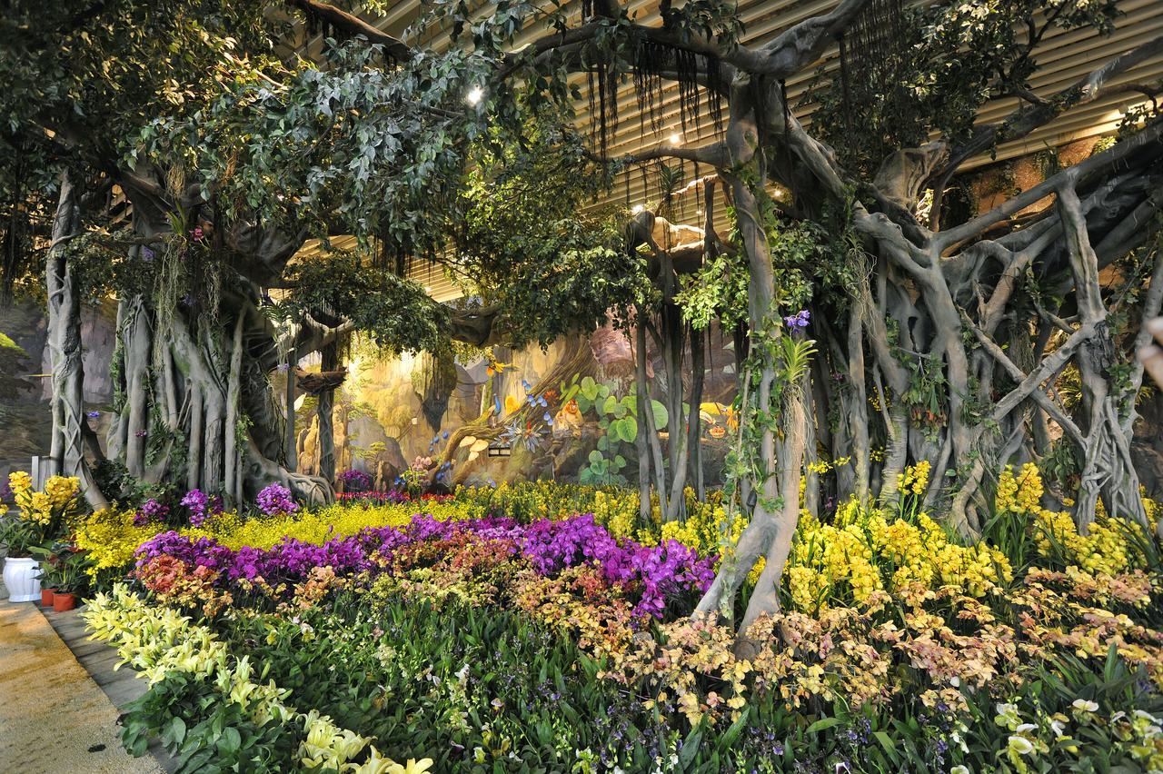 Howard Johnson Flower City Hotel Кунмин Екстериор снимка