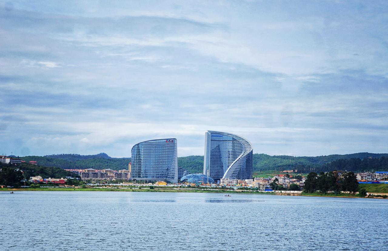 Howard Johnson Flower City Hotel Кунмин Екстериор снимка