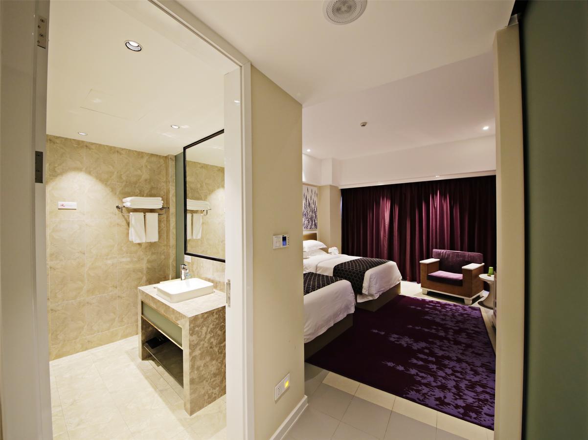 Howard Johnson Flower City Hotel Кунмин Екстериор снимка