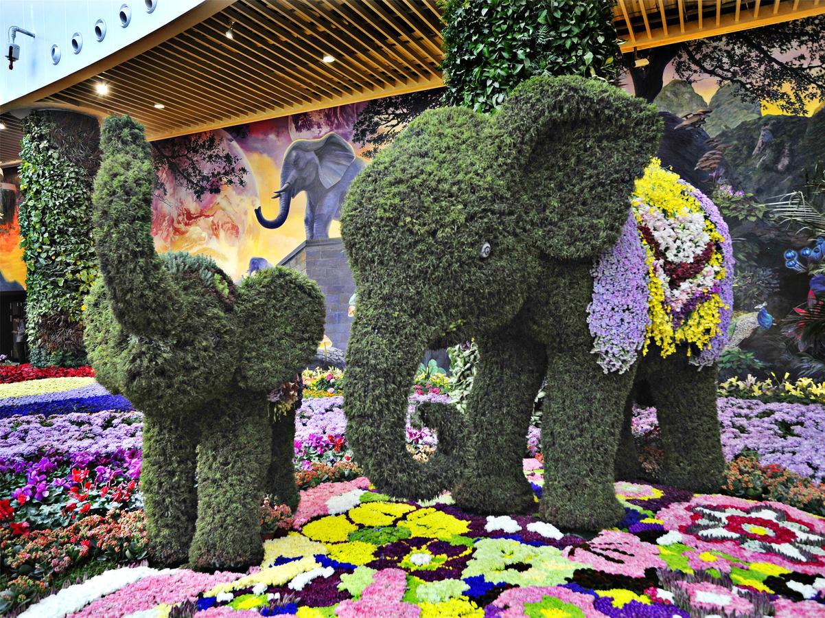 Howard Johnson Flower City Hotel Кунмин Екстериор снимка