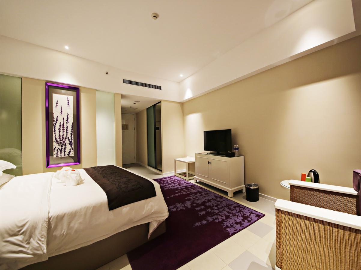 Howard Johnson Flower City Hotel Кунмин Екстериор снимка
