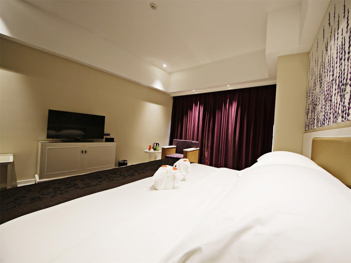 Howard Johnson Flower City Hotel Кунмин Екстериор снимка