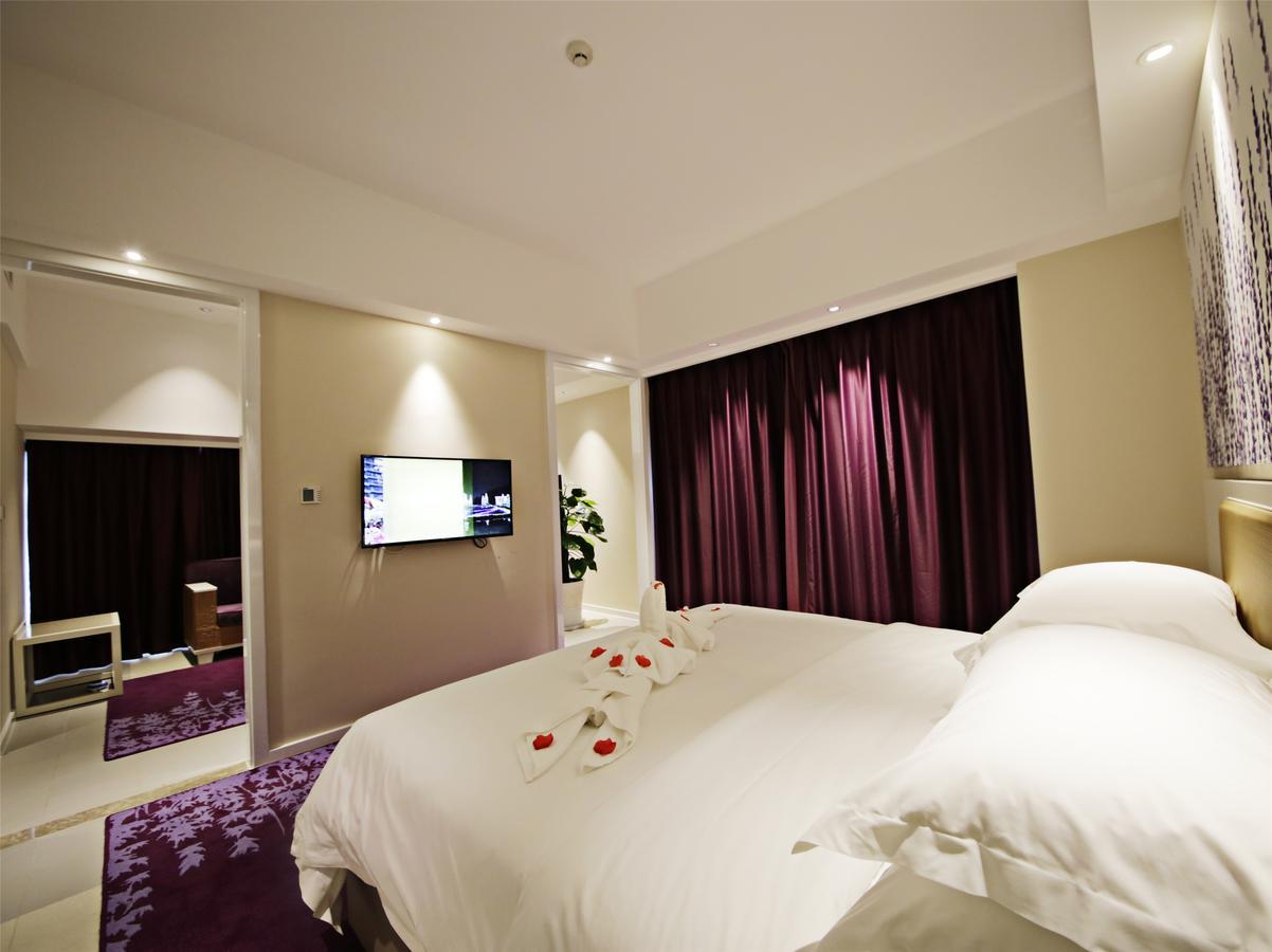 Howard Johnson Flower City Hotel Кунмин Екстериор снимка