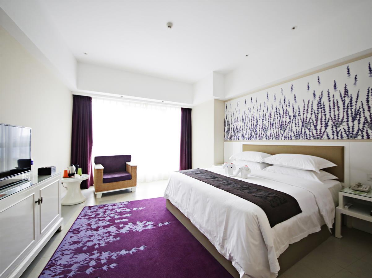 Howard Johnson Flower City Hotel Кунмин Екстериор снимка