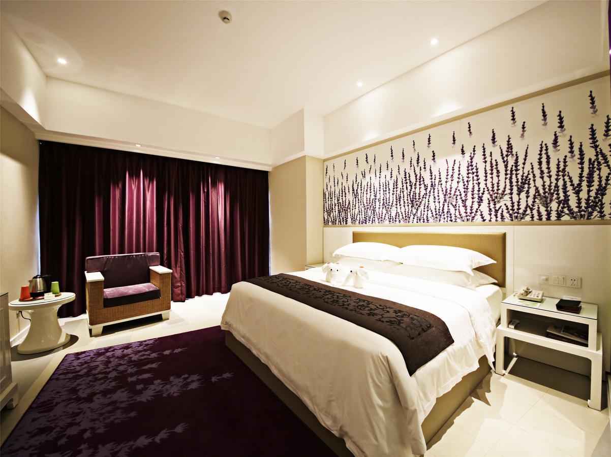 Howard Johnson Flower City Hotel Кунмин Екстериор снимка