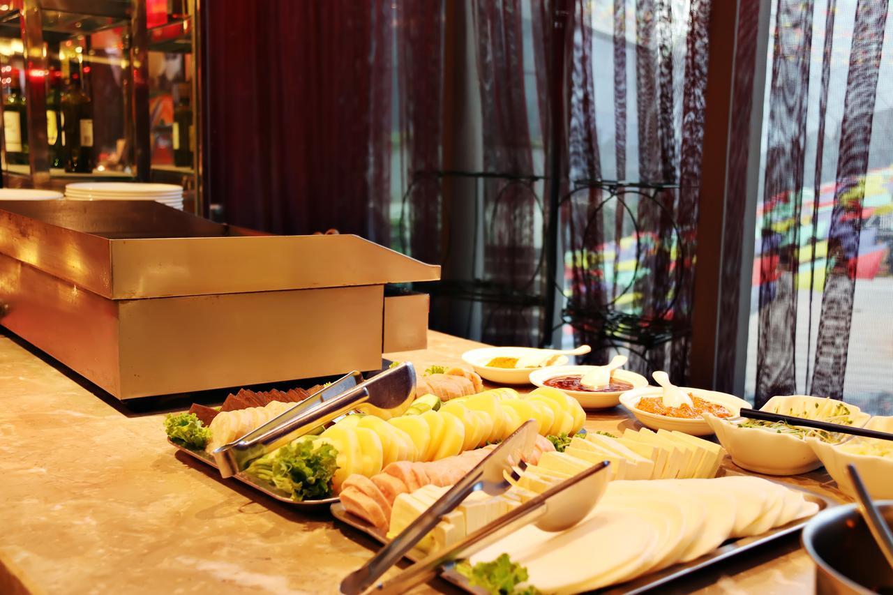 Howard Johnson Flower City Hotel Кунмин Екстериор снимка